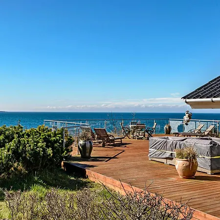 With Extraordinary Sea View At Rosnaes كالوندبورج