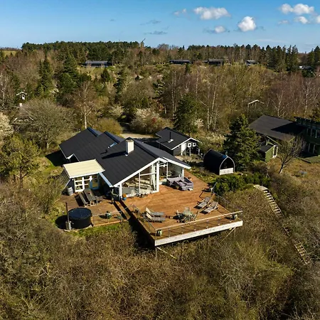 With Extraordinary Sea View At Rosnaes كالوندبورج