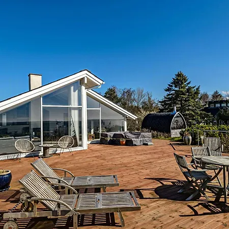 With Extraordinary Sea View At Rosnaes Feriehus