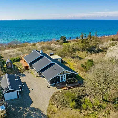 Feriehus With Extraordinary Sea View At Rosnaes *