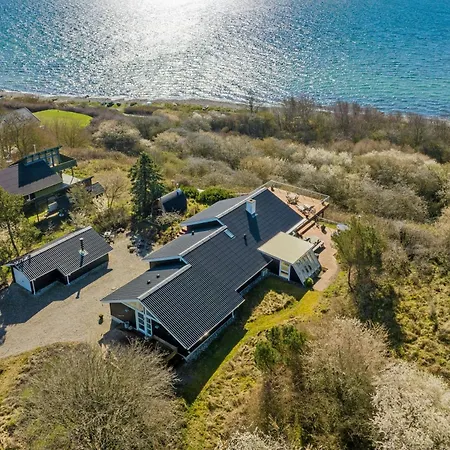 With Extraordinary Sea View At Rosnaes Feriehus