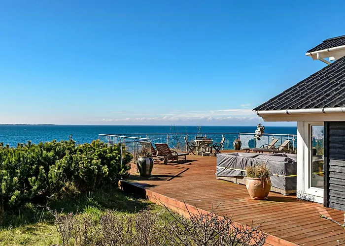 With Extraordinary Sea View At Rosnaes كالوندبورج