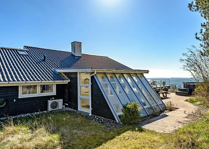 With Extraordinary Sea View At Rosnaes بيت للعطل