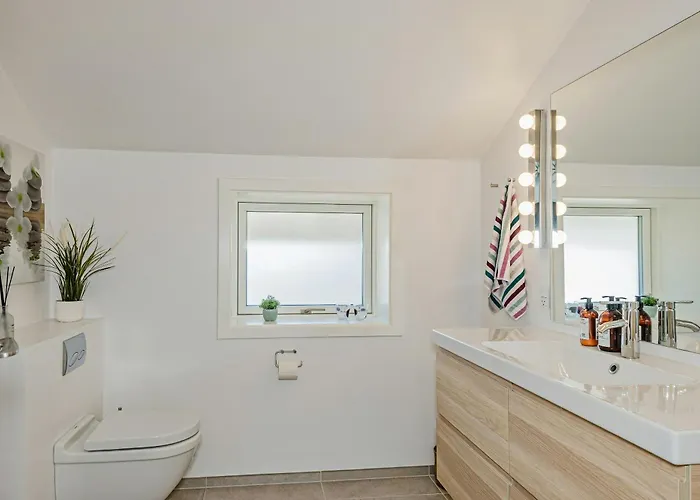 With Extraordinary Sea View At Rosnaes كالوندبورج