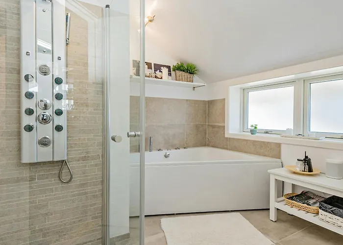 With Extraordinary Sea View At Rosnaes كالوندبورج